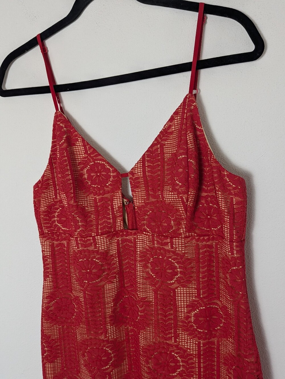 Lulus Avianna Red and Nude Lace Bodycon Mini Strap Dress Size Medium Sexy EUC - Picture 7 of 16